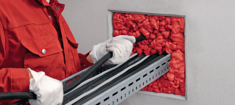 CFS-F FX Flexible firestop foam Fleksibilna vatrozaštitna pjena koju je jednostavno postaviti, za pomoć pri stvaranju barijere za prolaz vatre i dima oko prodiranja kabela i mješovitih prodiranja Primjene 1