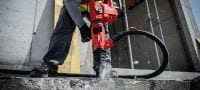 Baterijska udarna bušilica TE 50-22 Baterijska udarna bušilica vrhunske klase manje težine, veće snage i s manje vibracija za bušenje i sječenje u betonu Primjene 2