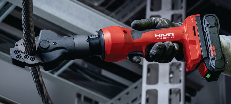 Baterijski rezač kabela NCT 25 S-22 za ACSR i zatezne žice Baterijski hidraulični rezač u obliku škara za ACSR kabele i zatezne žice (baterijska platforma Nuron) Primjene 1