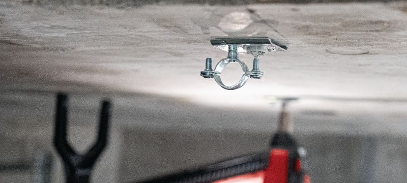 Ploča s čavlom s navojem X-TH Nosač metalne obujmice za cijev s unaprijed instaliranim čavlom s navojem za lagana električna/mehanička pričvršćivanja na stropove i korištenje s čavlima u traci Primjene 1