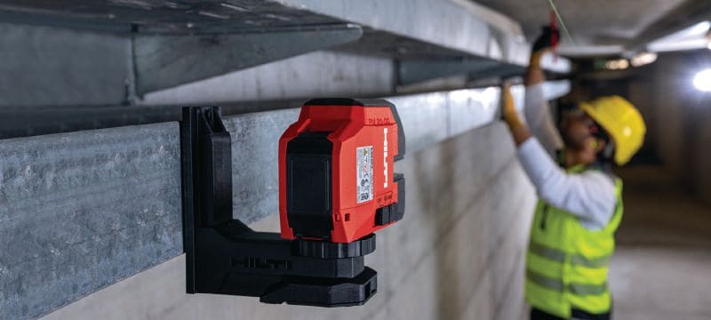 Visokoprecizni križni linijski laser s viskom PM 20-CGE Visokoprecizni kombinirani laser sa zelenim svjetlosnim snopom te 2 linije i 4 točaka za mjerenje viskom, niveliranje, poravnavanje i kvadriranje Primjene 1