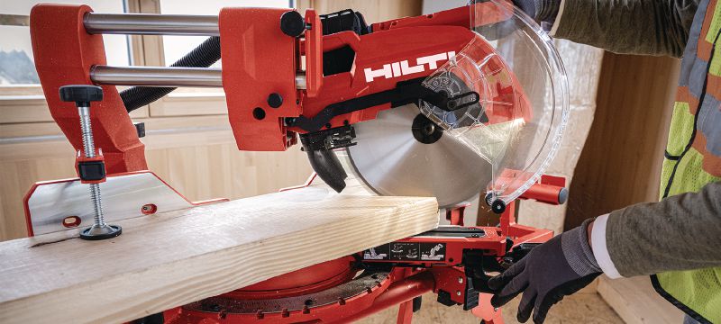 Baterijska potezna pila SM 60-22 Potezna pila za spojeve s mogućnošću naginjanja na obje strane te kapacitetom poprečnog reza do 100x355 mm│4”x 13-3/4 (baterijska platforma Nuron) Primjene 1