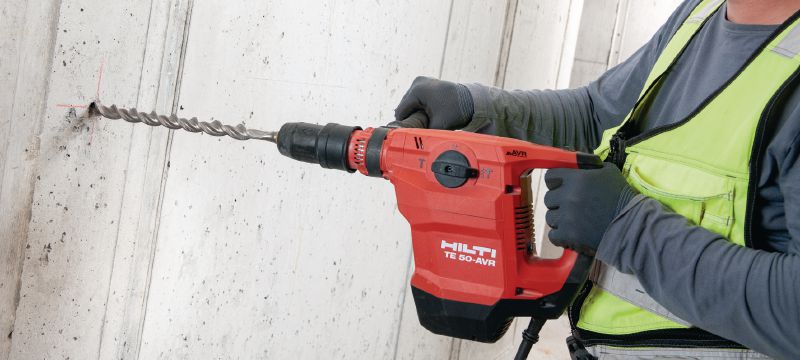 Udarna bušilica TE 50-AVR Naša najkompaktnija udarna bušilica SDS Max (TE-Y) za laganu udobnost i kontrolu tijekom bušenja ili sječenja u betonu, kamenu i zidovima Primjene 1
