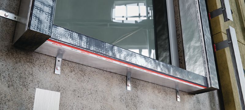CFS-VB E60 barijera za šupljinu, 25 mm zračnog zazora Unaprijed formirana vatrozaštitna barijera za šupljinu omotača fasadnih podstruktura, ima otpornost na gorivost od 60 minuta i zračne zazore do 25 mm Primjene 1