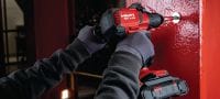 Električni konektor S-BT-EF HC HL Čavao s navojem (višeslojni obloženi ugljični čelik – zaštita od korozije može se usporediti s HDG-om) za električne spojeve u čeliku u umjereno korozivnim okruženjima – preporučen maksimalan poprečni presjek povezanog kabela: 120 mm² / AWG 4,0 Primjene 3