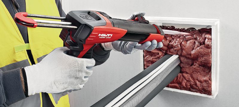 CFS-F FX Flexible firestop foam Fleksibilna vatrozaštitna pjena koju je jednostavno postaviti, za pomoć pri stvaranju barijere za prolaz vatre i dima oko prodiranja kabela i mješovitih prodiranja Primjene 1