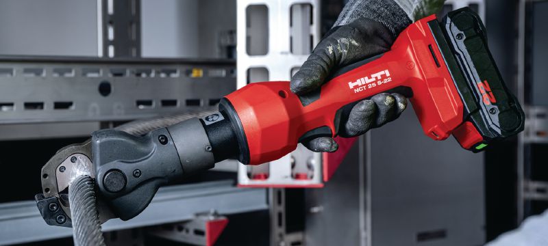 Baterijski rezač kabela NCT 25 S-22 za ACSR i zatezne žice Baterijski hidraulični rezač u obliku škara za ACSR kabele i zatezne žice (baterijska platforma Nuron) Primjene 1