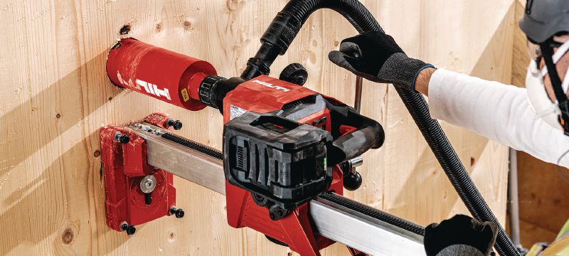 Baterijska bušilica DD 150-U-22 Baterijski stroj za dijamantno bušenje za ručno bušenje sa stalkom od 52-162 mm (2 – 6-3/8) u betonu ili do 252 mm (10 ) u zidarstvu (baterija Nuron) Primjene 1