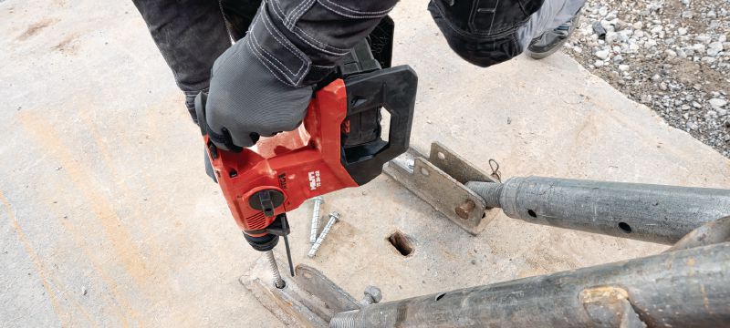 Baterijska udarna bušilica TE 30-22 Snažna baterijska udarna bušilica SDS Plus (TE-C) s Aktivnim smanjenjem vibracija i Aktivnom kontrolom zakretnog momenta za bušenje betona i sječenje (baterijska platforma Nuron) Primjene 1